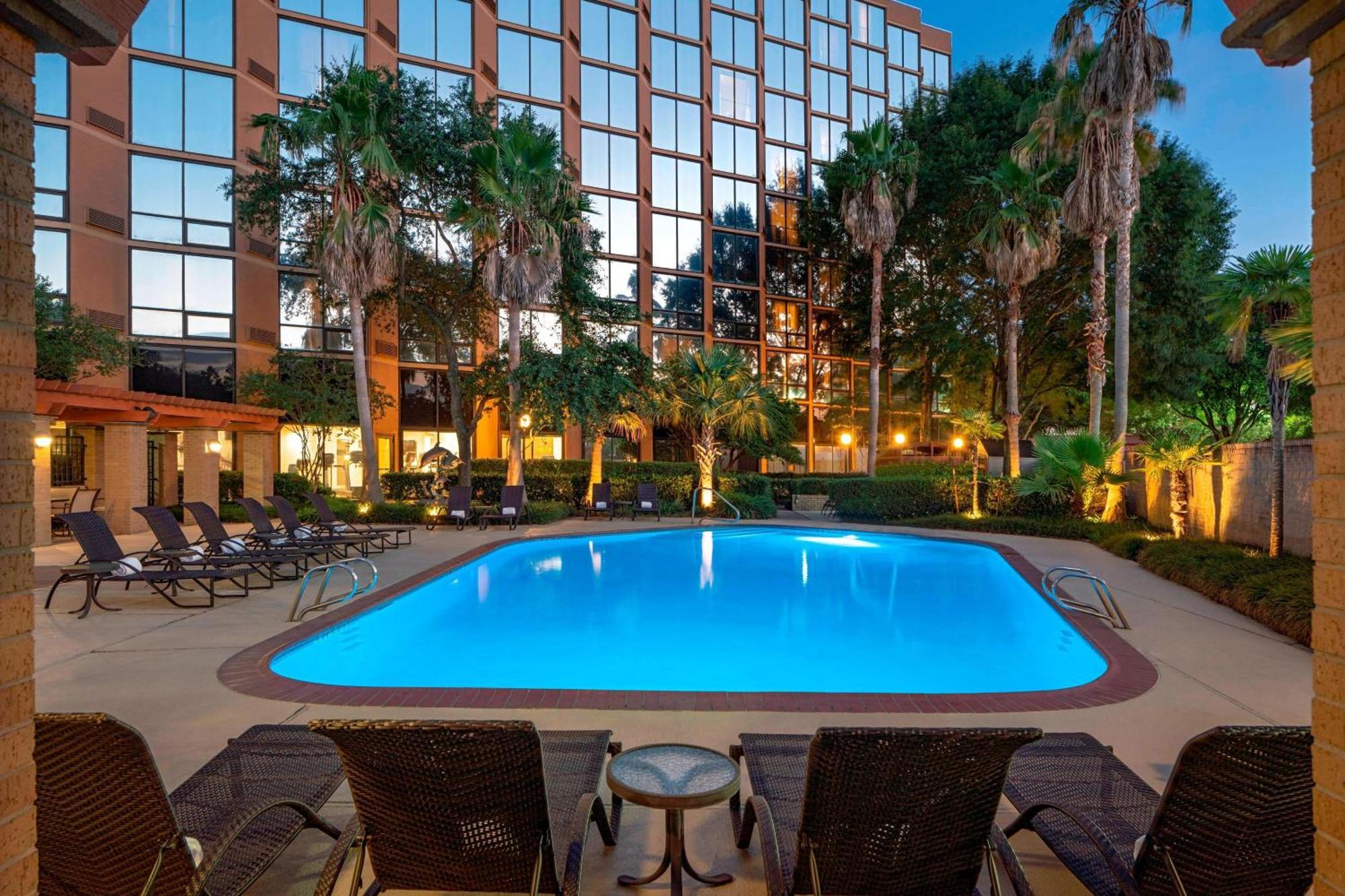 Sheraton Houston Brookhollow Hotel Exterior photo